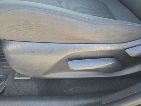 Used 2021 Toyota RAV4 LE image 7