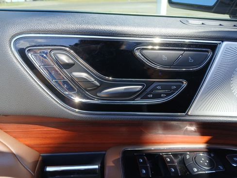Used 2024 Lincoln Navigator Reserve AWD/4WD image 13