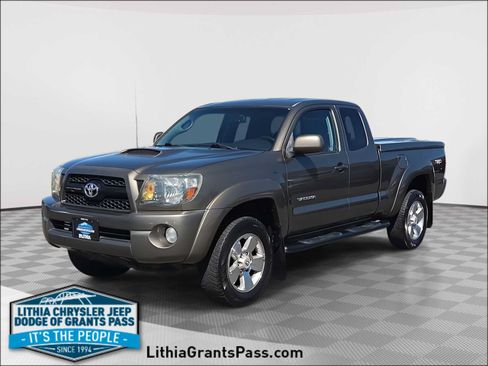Used 2011 Toyota Tacoma PreRunner w/ TRD Sport Pkg RWD image 1