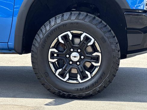 Used 2023 Chevrolet Silverado 1500 ZR2 w/ Technology Package AWD/4WD image 32