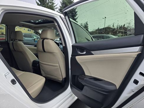 Used 2018 Honda Civic Touring image 8