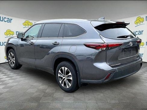 Certified 2025 Toyota Highlander XLE AWD/4WD image 5