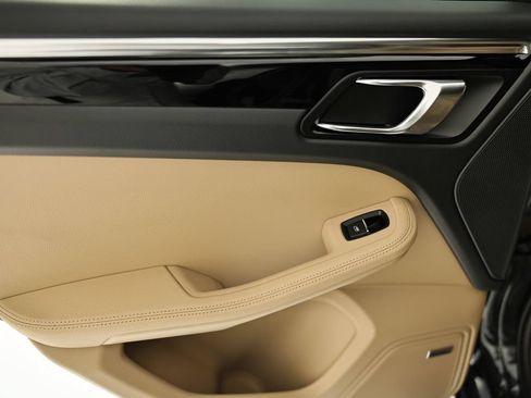Certified 2026 Porsche Macan AWD/4WD image 25