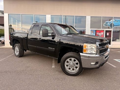 Used 2011 Chevrolet Silverado 2500 LTZ w/ LTZ Plus Package AWD/4WD image 2