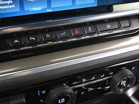 Used 2022 Chevrolet Silverado 1500 High Country image 31