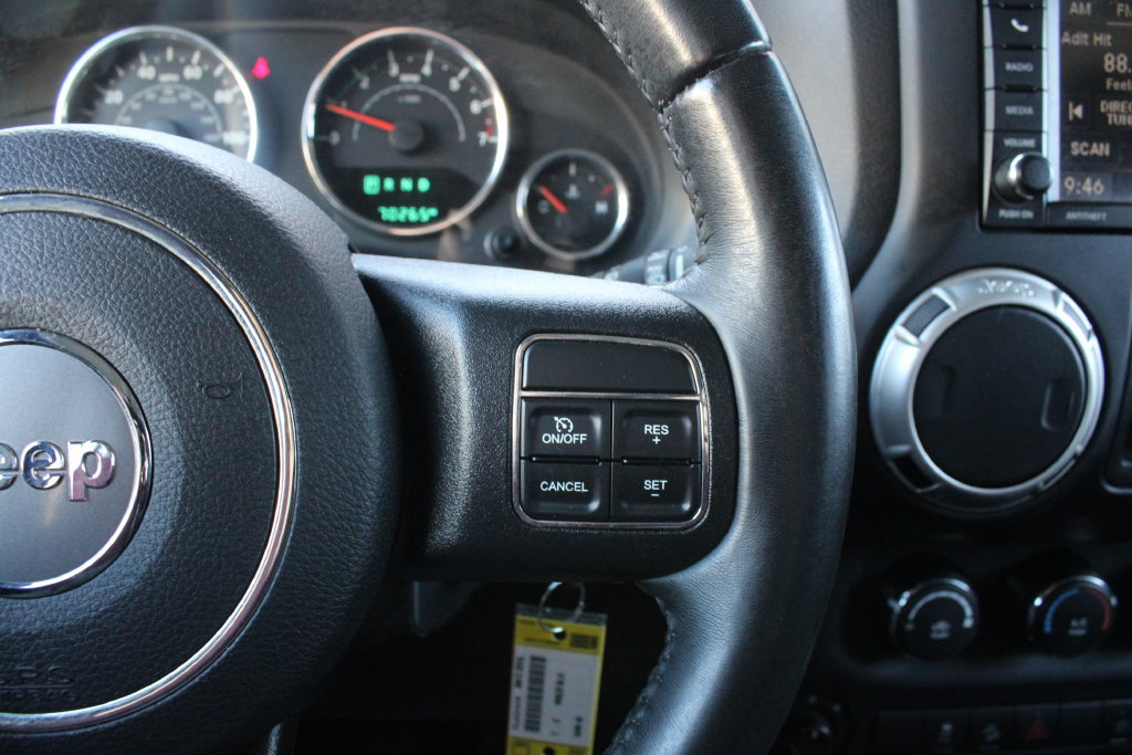 Used 2017 Jeep Wrangler Unlimited Sahara w/ Connectivity Group AWD/4WD image 10