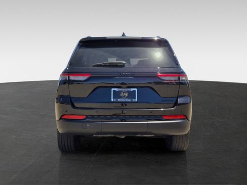 Used 2023 Jeep Grand Cherokee Limited w/ Black Appearance Package AWD/4WD image 5