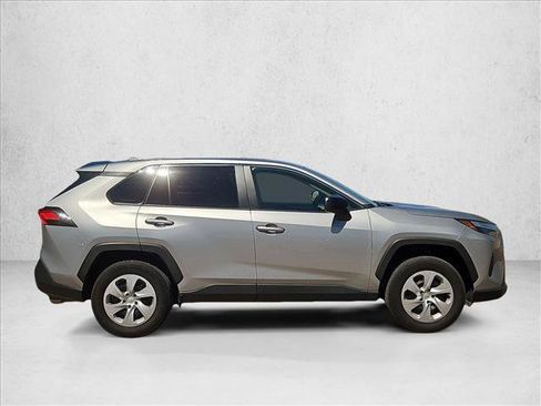 Used 2025 Toyota RAV4 LE AWD/4WD image 4