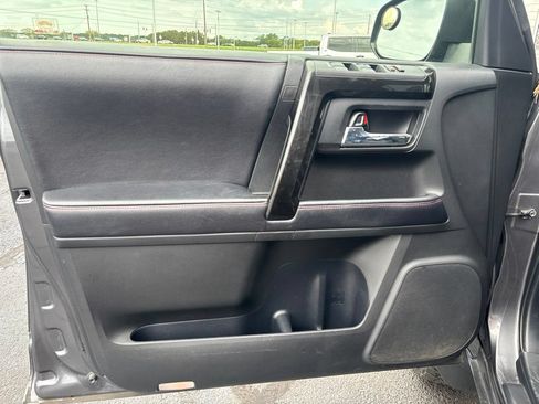 Used 2017 Toyota 4Runner TRD Off-Road Premium AWD/4WD image 7