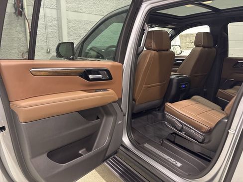 New 2026 Chevrolet Suburban High Country AWD/4WD image 31