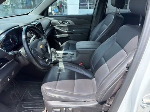 Used 2023 Chevrolet Traverse LT FWD image 5