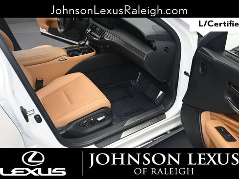 Certified 2021 Lexus LS 500 w/ Accessory Package (Z2) RWD image 14