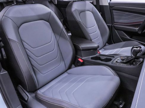 Used 2025 Volkswagen Jetta SEL image 15