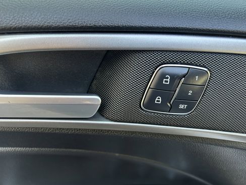 Used 2018 Ford Fusion SE w/ Equipment Group 602A image 27