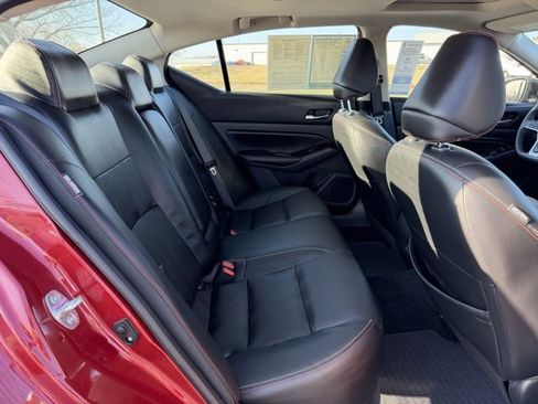 Used 2023 Nissan Altima 2.5 SR w/ SR Premium Package image 12