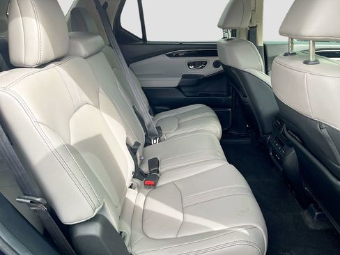 Used 2025 Honda Pilot Touring image 29