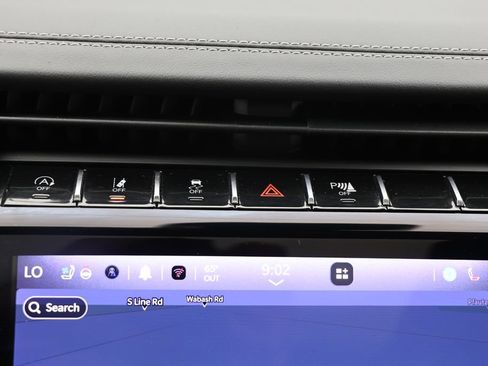 Used 2023 Jeep Grand Cherokee Overland w/ Luxury Tech Group IV AWD/4WD image 29