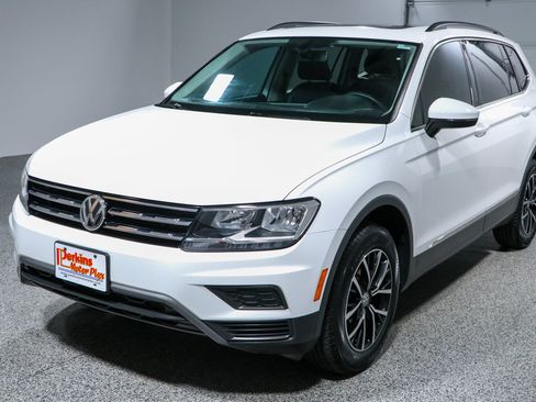 Used 2021 Volkswagen Tiguan SE w/ Panoramic Sunroof Package FWD image 33