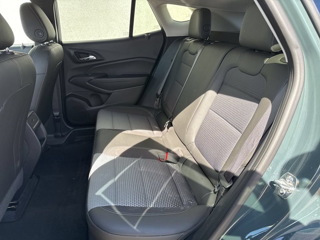 Used 2025 Chevrolet Trax LT FWD image 23