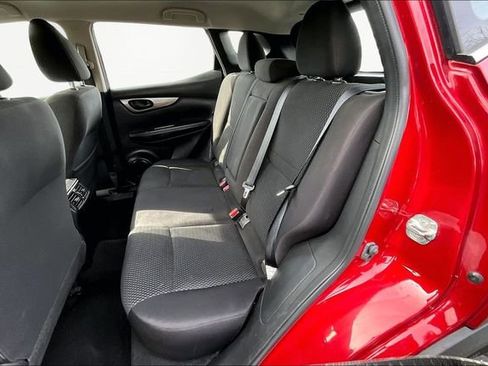 Used 2019 Nissan Rogue Sport S image 16