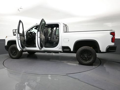 Used 2024 Chevrolet Silverado 2500 ZR2 w/ Technology Package AWD/4WD image 34