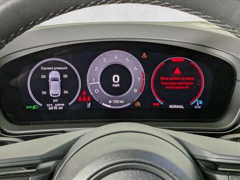 Certified 2025 Porsche Cayenne AWD/4WD image 16