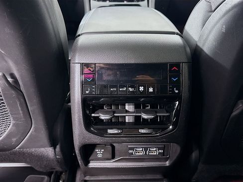 Used 2021 Jeep Grand Cherokee L Overland w/ Luxury Tech Group IV image 27