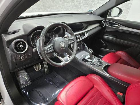Used 2022 Alfa Romeo Stelvio Veloce image 13