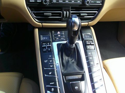 Used 2019 Porsche Macan AWD/4WD image 66