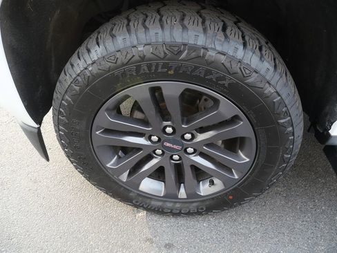 Used 2020 GMC Canyon SLE w/ Elevation Edition image 28