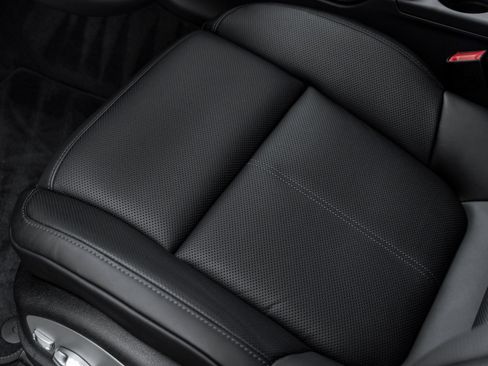 Certified 2026 Porsche Macan AWD/4WD image 22