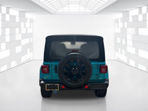 Used 2024 Jeep Wrangler Unlimited Sahara AWD/4WD image 6