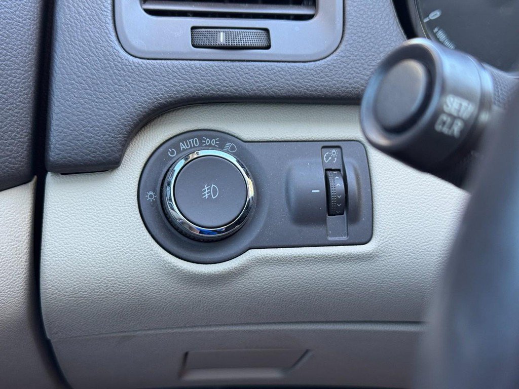 Used 2013 Buick Regal Premium FWD image 22