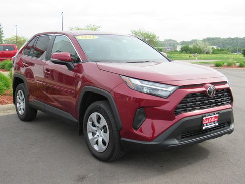 Used 2023 Toyota RAV4 LE AWD/4WD image 4