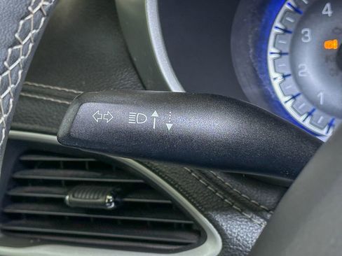 Certified 2022 Chrysler Pacifica Touring-L w/ S Appearance Package image 34