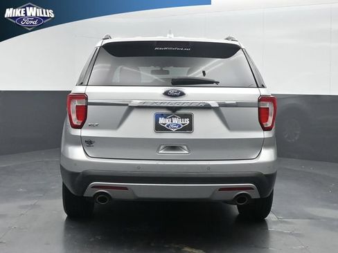 Used 2017 Ford Explorer XLT w/ Equipment Group 202A FWD image 6