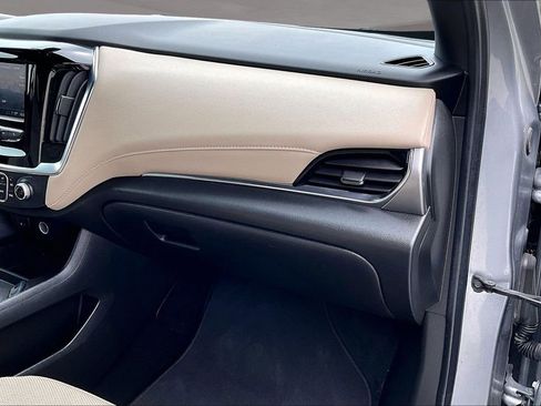 Used 2023 Chevrolet Traverse LS FWD image 17