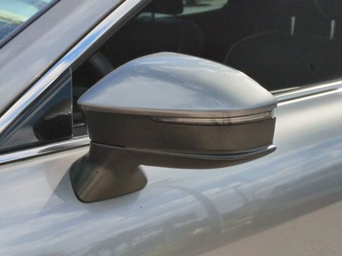 Used 2023 Toyota Crown Limited image 11