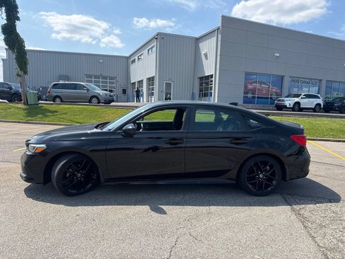 Used 2023 Honda Civic Sport image 2