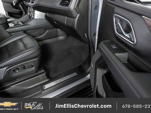 Certified 2024 Chevrolet Suburban LT RWD image 25