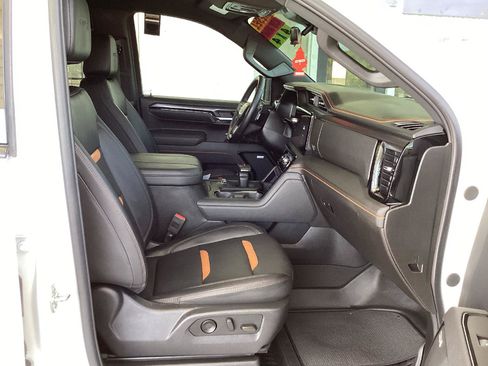 Used 2025 GMC Sierra 1500 AT4 w/ AT4 Premium Package AWD/4WD image 14