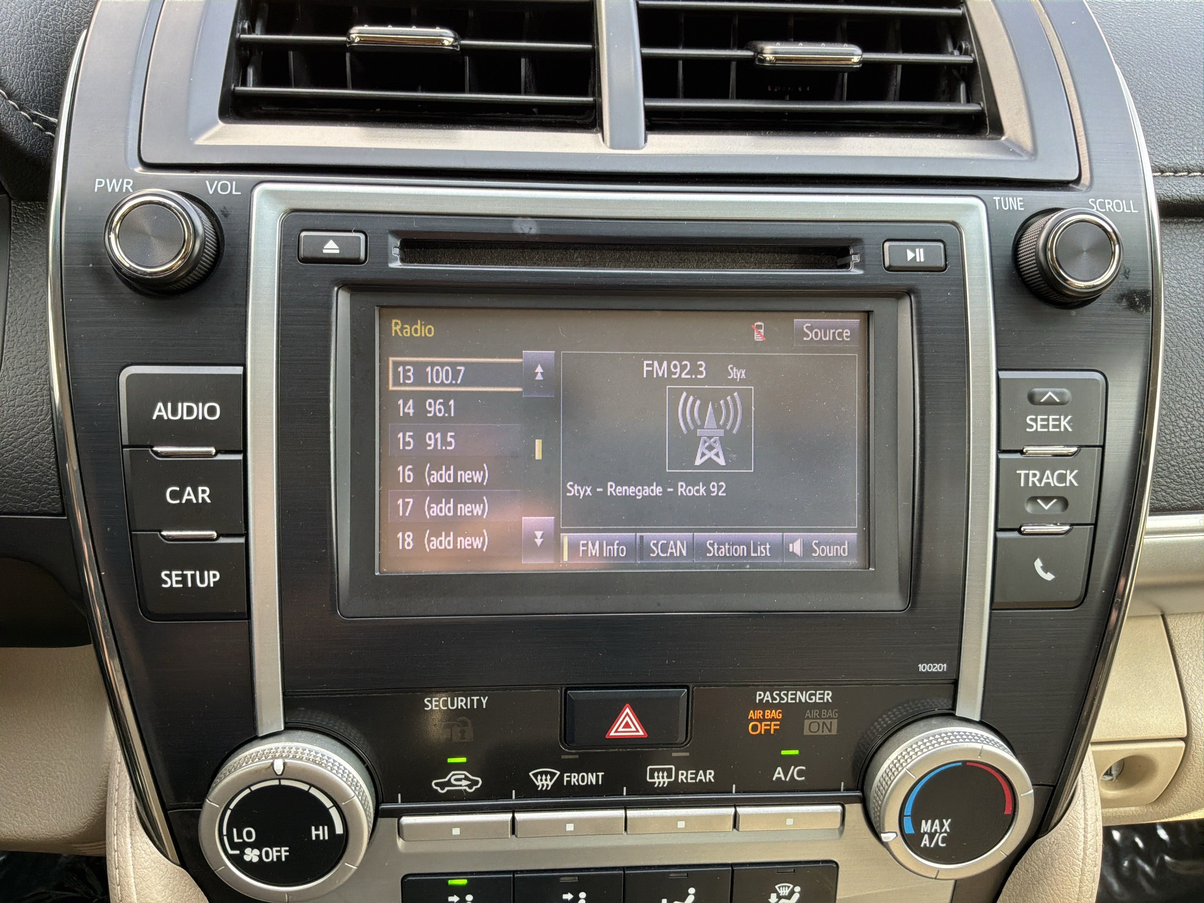 Used 2014 Toyota Camry FWD image 23