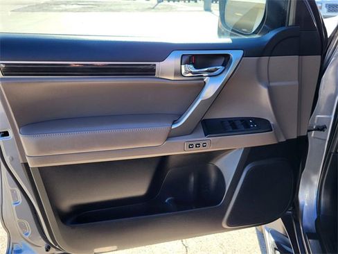 Used 2023 Lexus GX 460 Luxury image 25