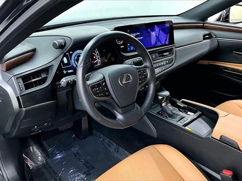 Used 2025 Lexus ES 300h w/ Premium Package image 13
