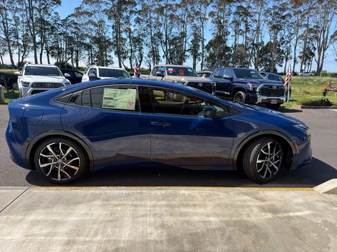 New 2026 Toyota Prius Plug-In Hybrid FWD image 12