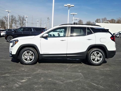 Used 2023 GMC Terrain SLE w/ Driver Convenience Package image 6