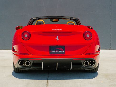 Used 2016 Ferrari California T RWD image 9