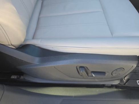 Used 2024 Audi Q4 e-tron Prestige image 36