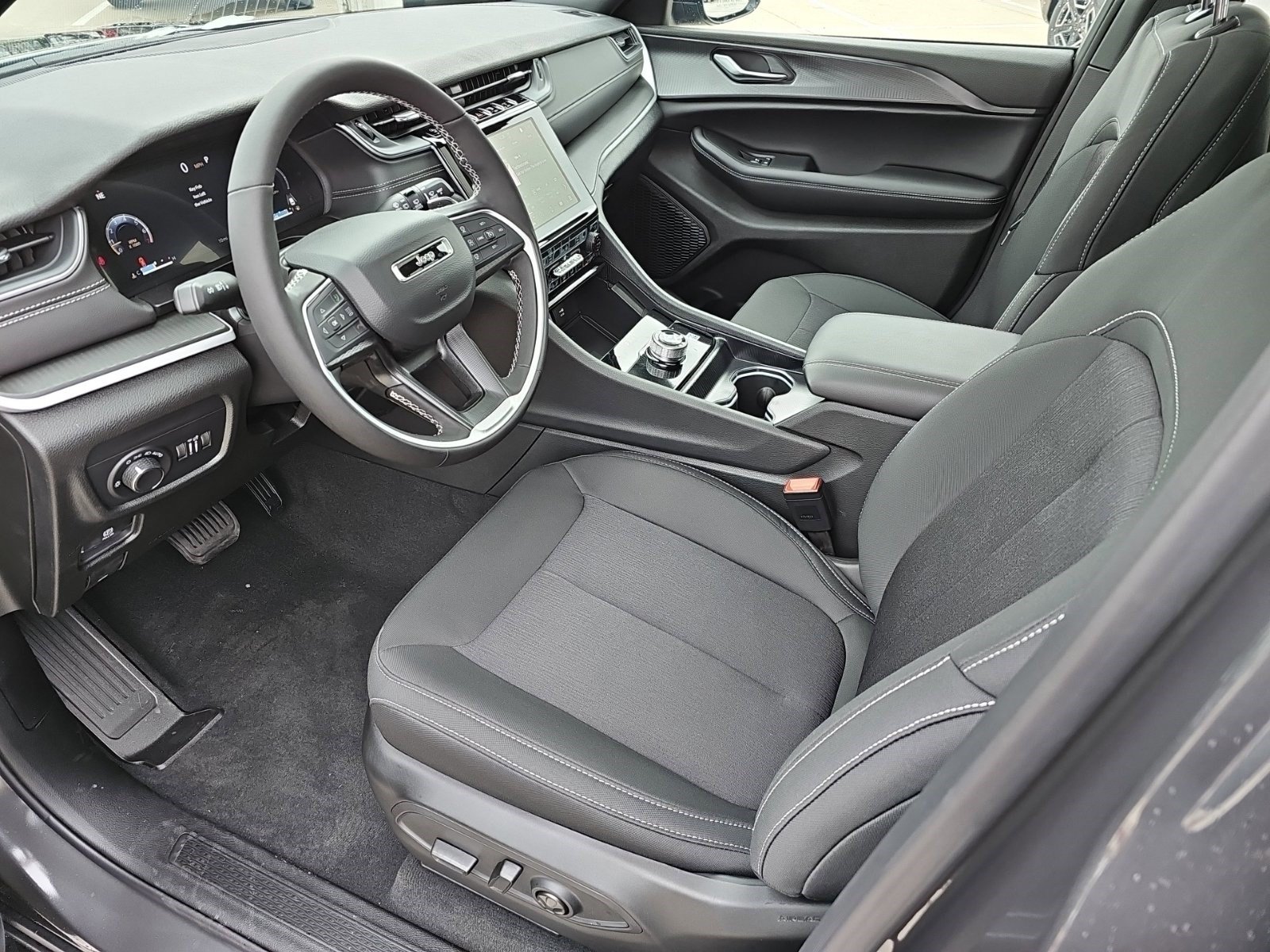New 2026 Jeep Grand Cherokee Laredo X AWD/4WD image 18