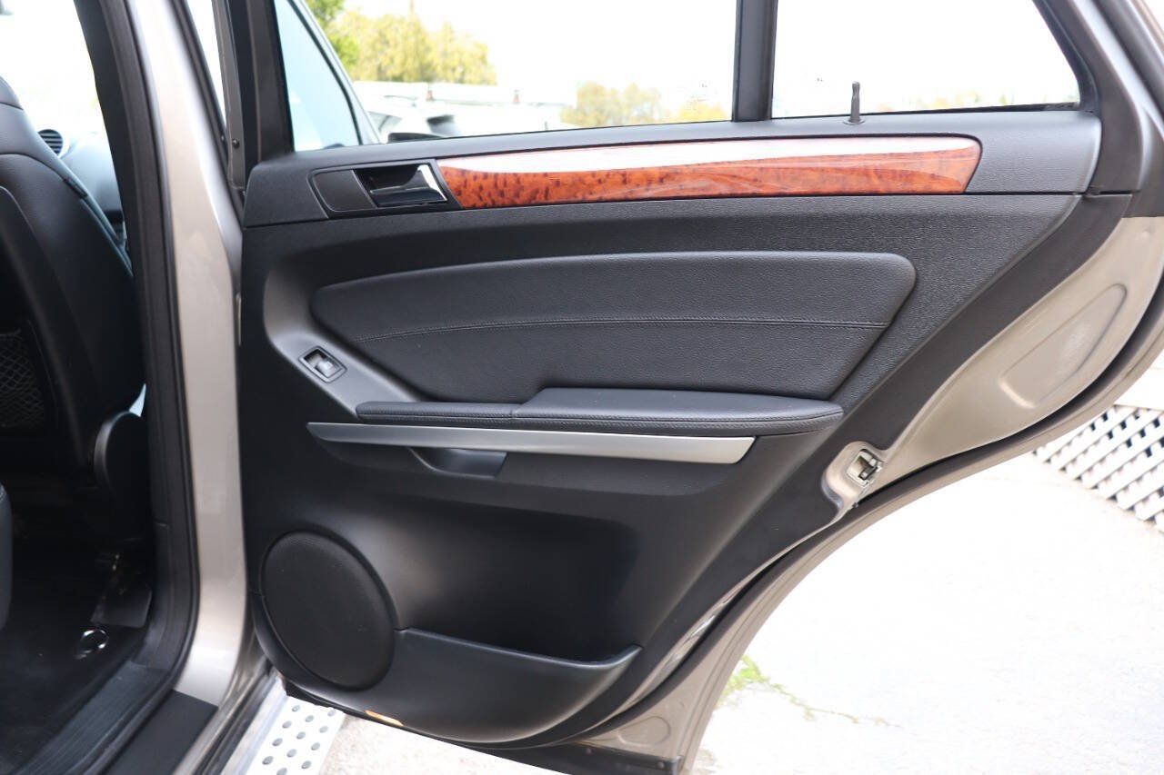 Used 2009 Mercedes-Benz ML 320 BlueTEC 4MATIC image 43